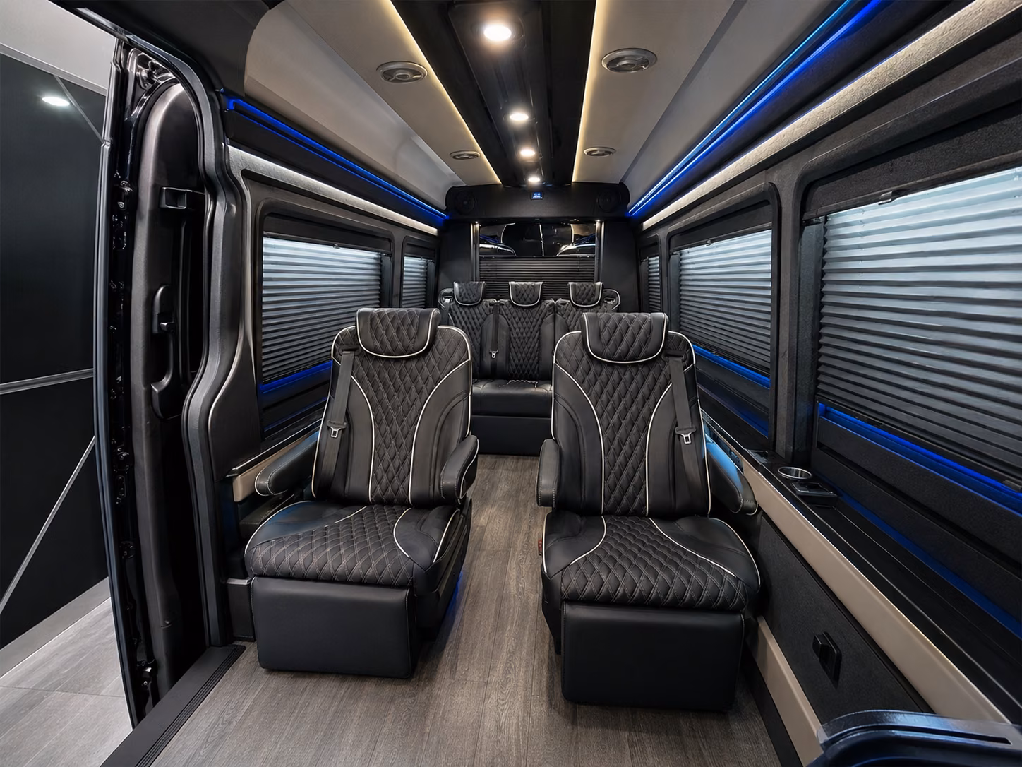 des moines airport shuttle buses for employees