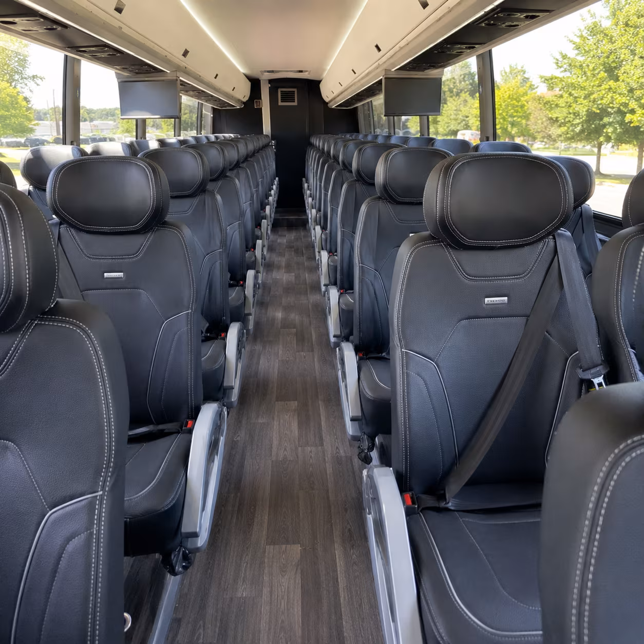 des moines charter buses
