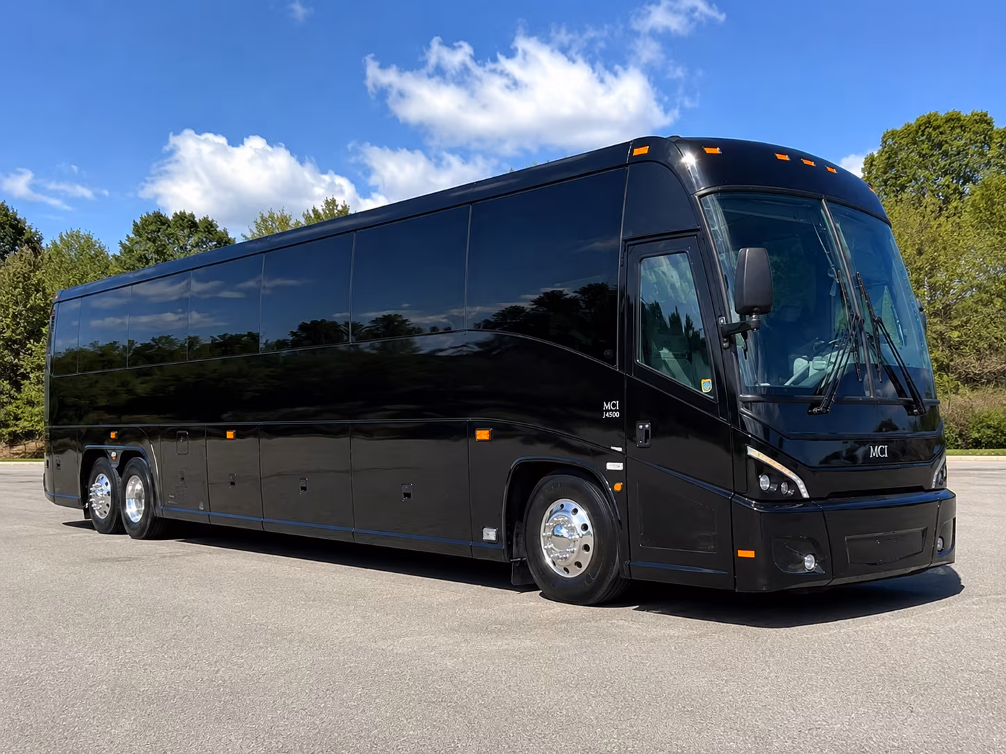 des moines long distance charter bus prices