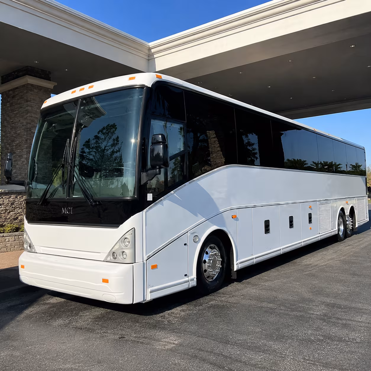 private charter buses for layovers in des moines